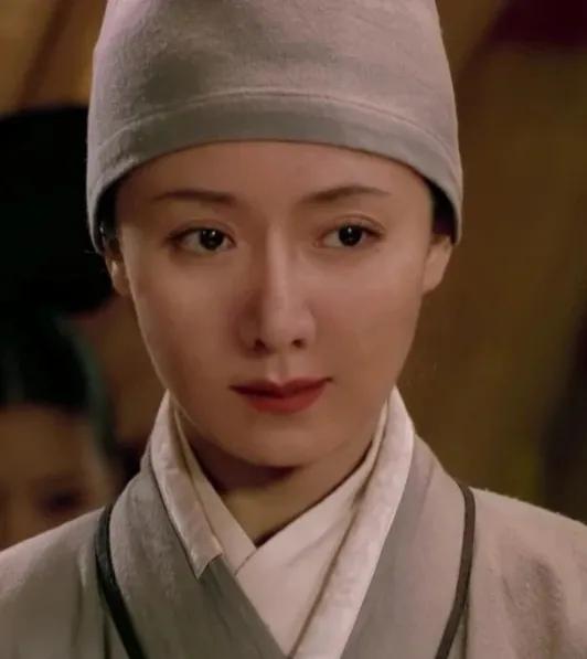   赵千紫在甄嬛传中演艺的净白和在父母爱情里的张桂英都给观众留下深深的印象，角色