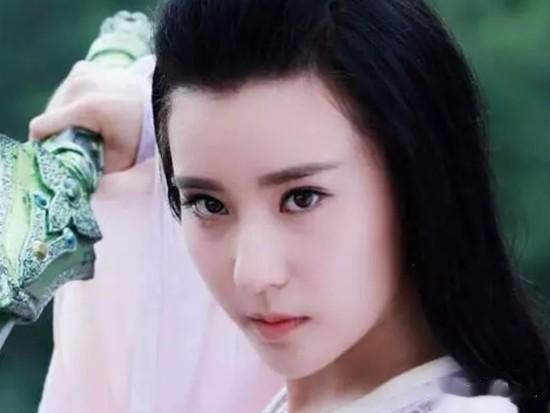 古装剧中的那些一字眉女星们，唐嫣上榜，而最霸气的是她！
这些年随着时代的发展，古
