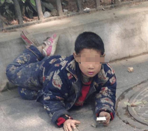 出生在农村的周坤，从小亲眼目睹父母的艰辛，这也让他坚定了通过学习改变全家命运的决