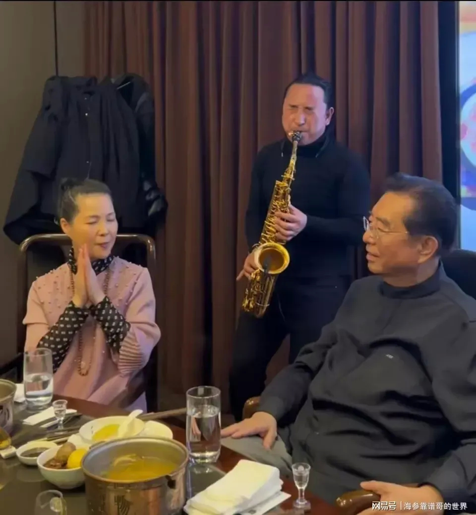 李天一满格服刑出狱，火了。常规刑期表现良好可以减刑，大致可以打个七折，也就是服刑