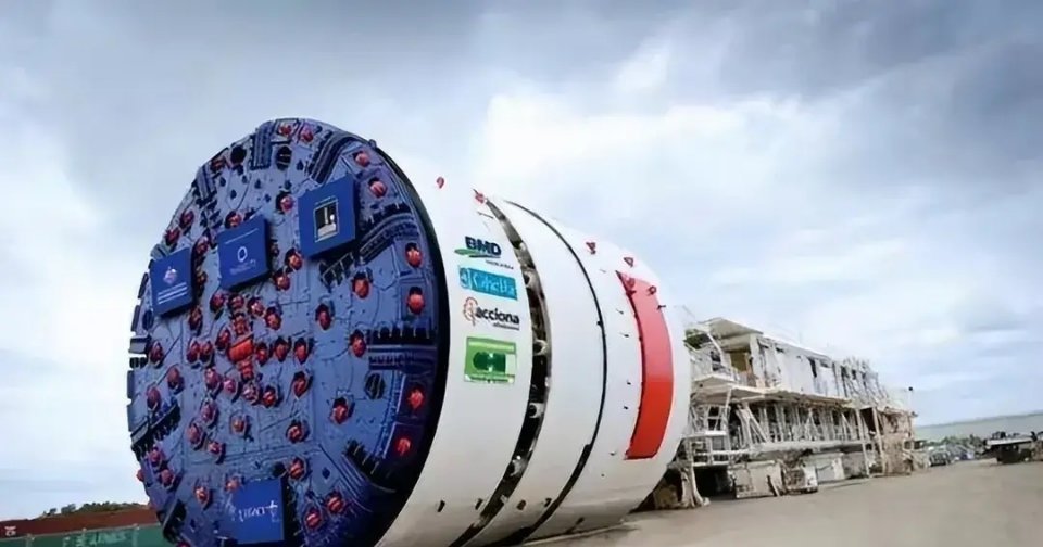 白菜价的盾构机毁了中国制造业！很多自媒体津津乐道，3.8个亿的进口盾构机，现在国