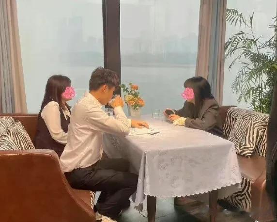 [笑哭][笑哭][笑哭]徐志胜更新动态，还用围巾把眼睛蒙上，还解释是在给眼睛做保