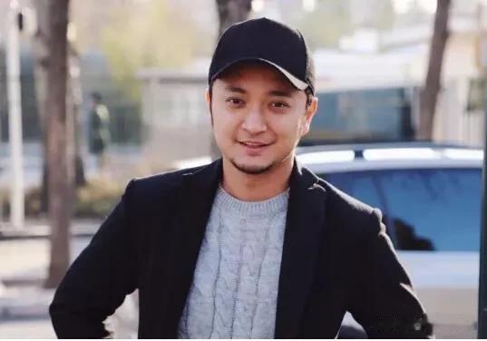 3月，央视名嘴尼格马特(Nigmat)现身某私企节目现场，成为晚宴主持人。

引