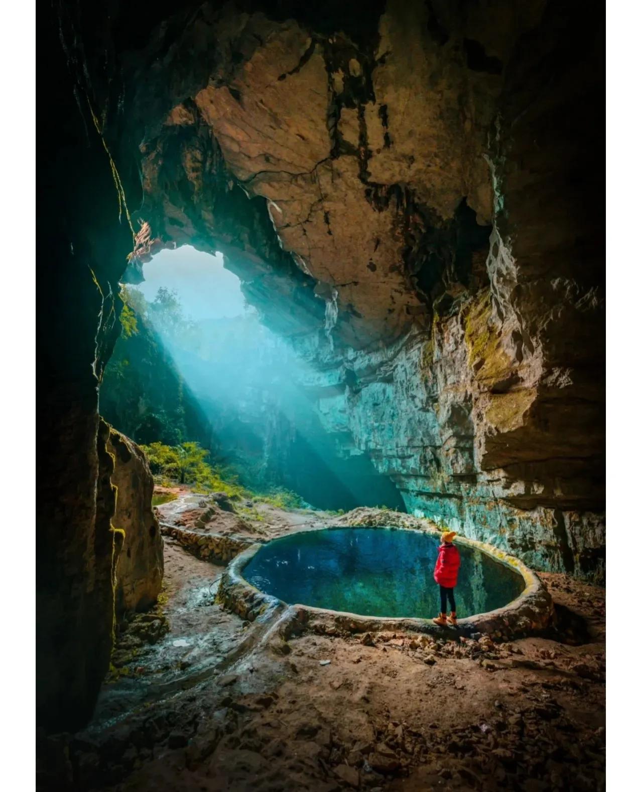 贵州这几年旅游业发展的非常好，可以玩的地方太多了。有喀斯特溶洞、千户苗寨、黄果树