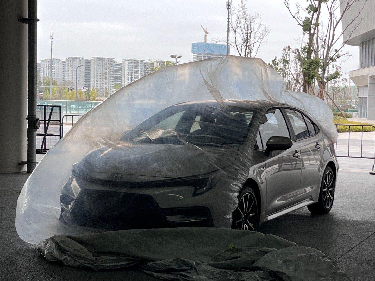 丰田的全新雷凌，第一台搭载第五代电混的丰田车，在插混全面开花的时代，这是丰田HE