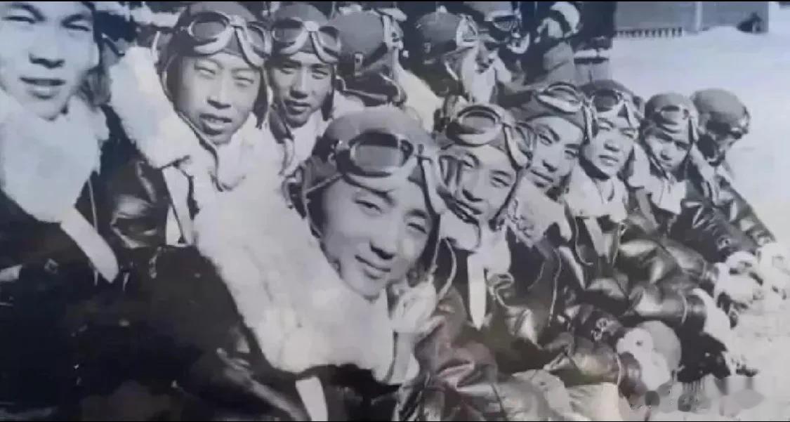 那些年那群集体赴死的年轻人！！！
他们的毕业课题是：“航空救国”。
8年铁血抗战