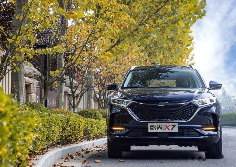 对于普通的家用车来说，消费者是怎么选择的？我想无非是从这几方面来考虑的：
价格
