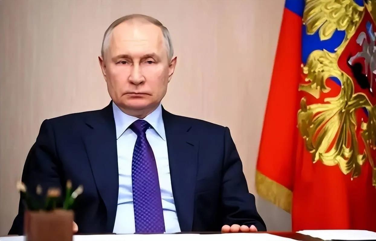 俄罗斯想将上合组织打造成军事集团。前不久普京派出俄罗斯上合组织事务特使前往北京访