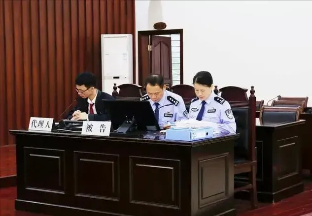 “交警方面拒不到庭，败诉！”贵州某地，高先生酒精含量正好达到酒驾标准，但他认为交