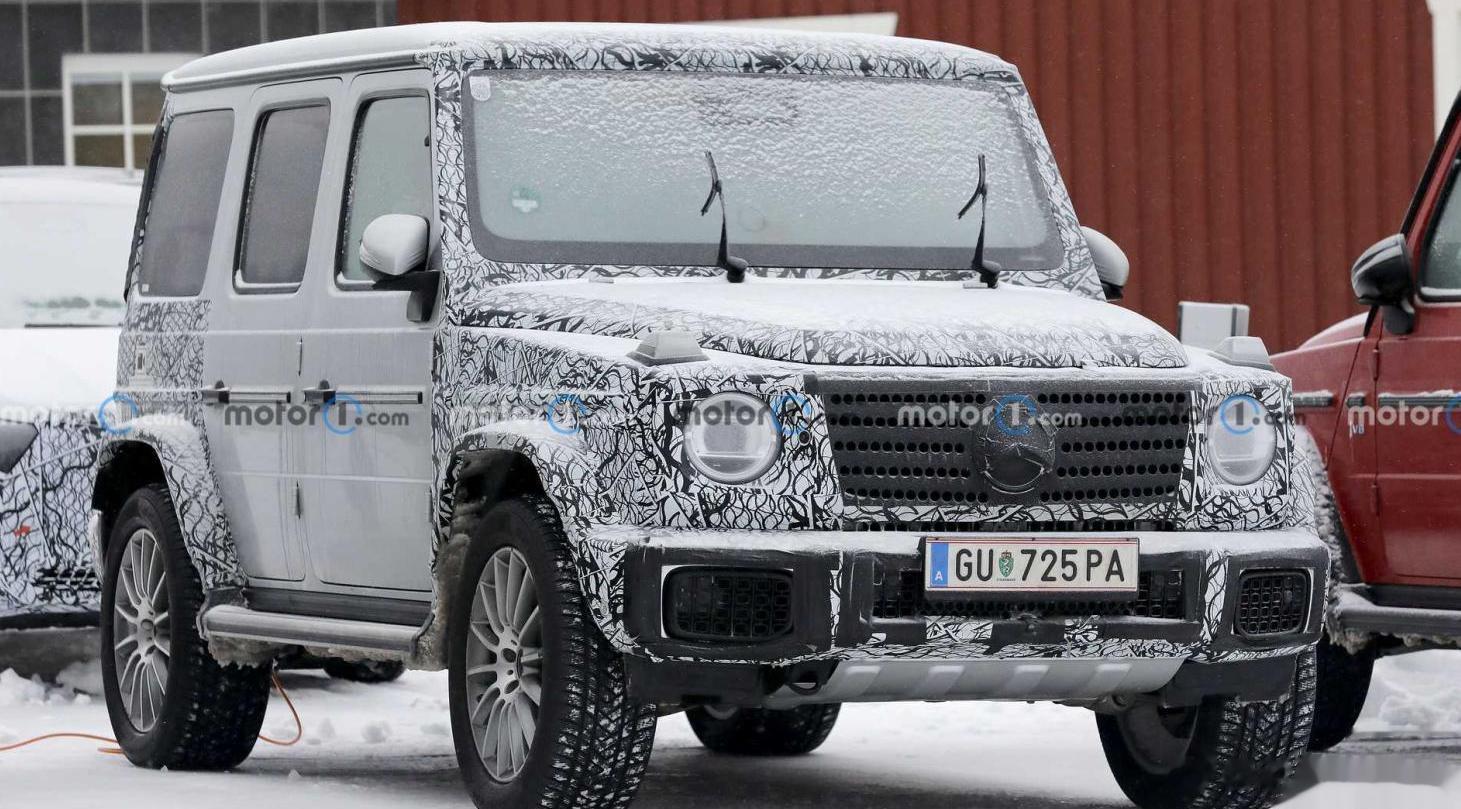 奔驰EQG量产原型车谍照曝光，新车作为奔驰G级的纯电动版本，外形保持了经典设计，