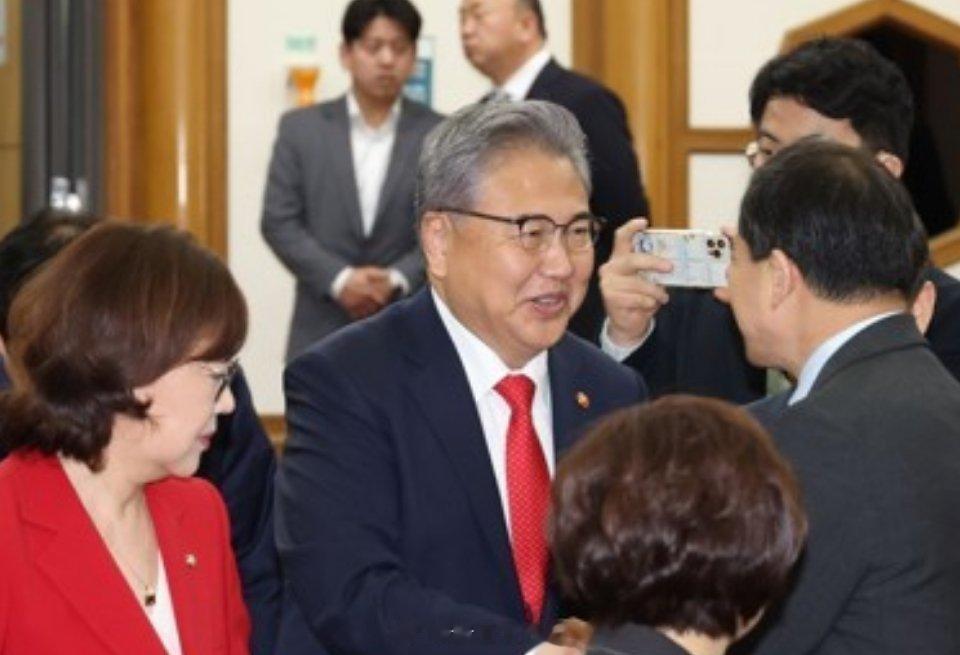 #韩国否认美国情报部门窃听#韩国外长：所谓美监听文件多为造假既韩国总统府、军方之