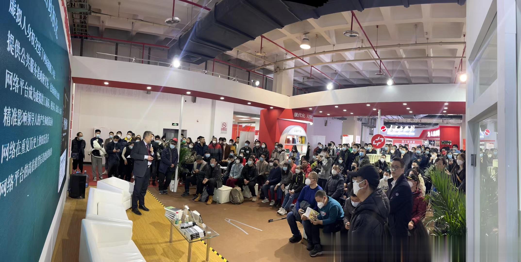 #张捷财经观察# 今天的新书发布会圆满成功，粉丝还送了一个小狮子[偷笑] ​​​