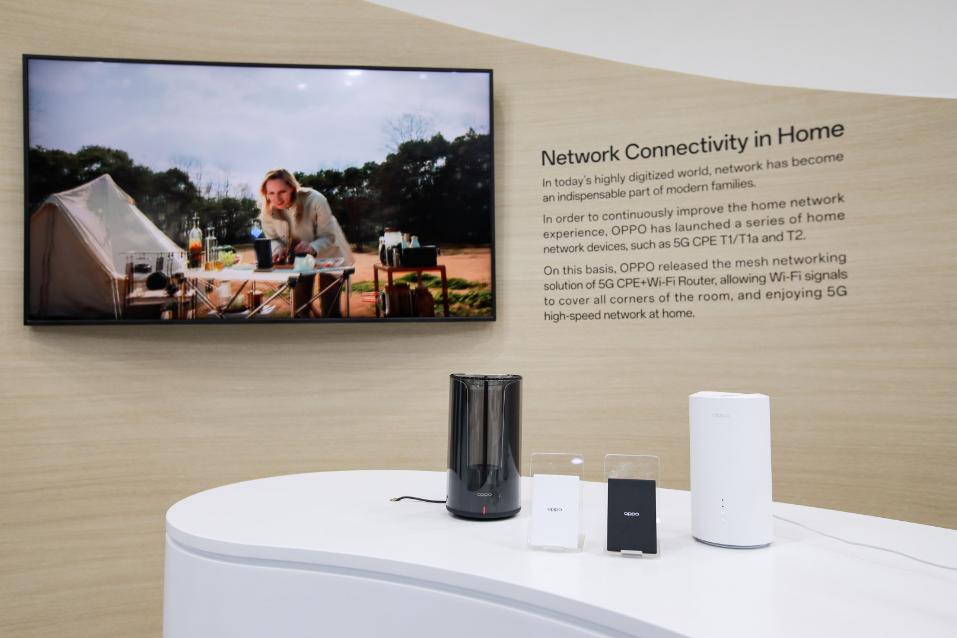 原来路由器还能设计得这么好看，终于不再是“八爪鱼”的造型了！在最近举办的MWC 