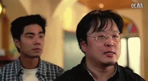 余承东去年定下年销量30万辆的目标完不成了。
近日在接受采访的时候，余承东说:华