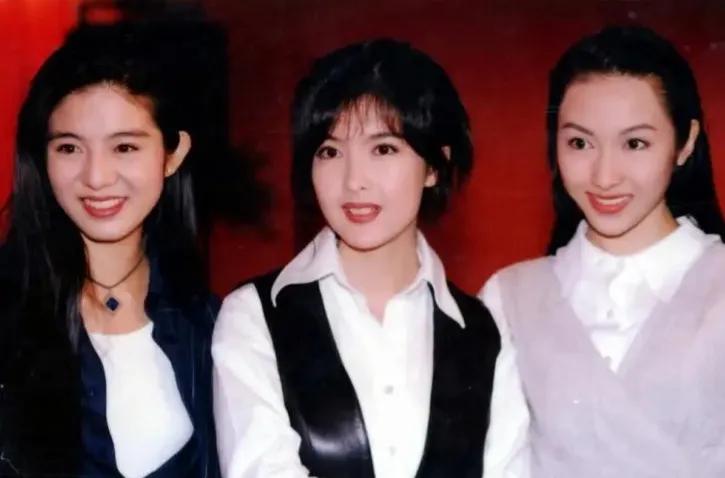 她们的美已经平分秋色了，谁也没有被比下去！

在九十年代港台盛产美女的时代，她们