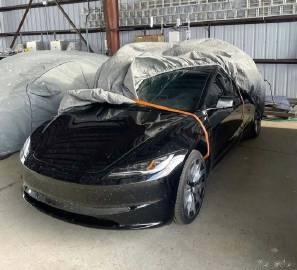 海外曝光的新款特斯拉Model 3实拍谍照。

这车灯设计变化，和旧款差别还挺明