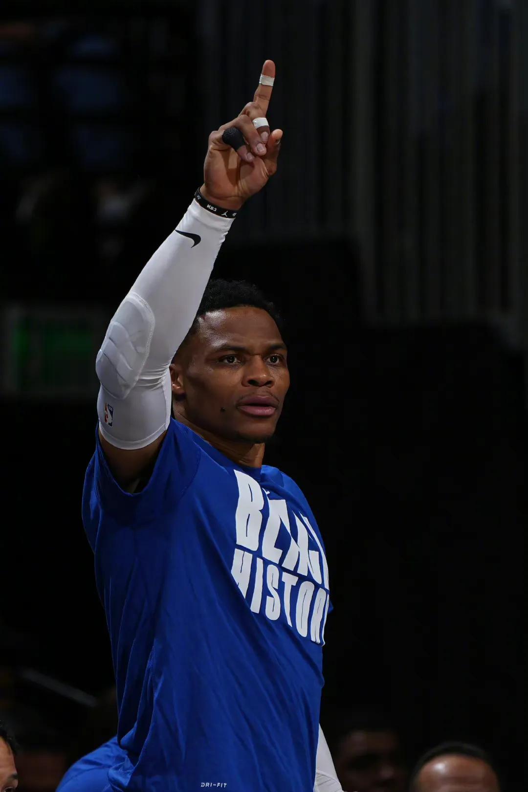 威少迎快船生涯首胜？

威少目前确实很尴尬
对比其他球员
看看本赛季其他球员换队