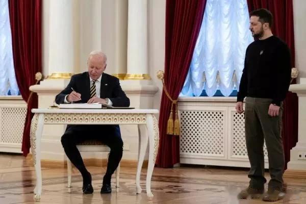 不愿意再做美国附庸！法国阻止向乌提供弹药，乌军反攻将难以为继

来源:铁血观世界