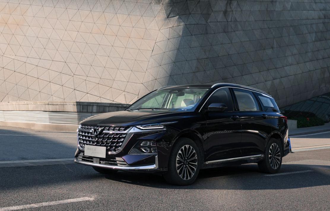 预算15万内买6/7车，这台五菱新车可以看看
 
2月27日，五菱凯捷混动铂金版