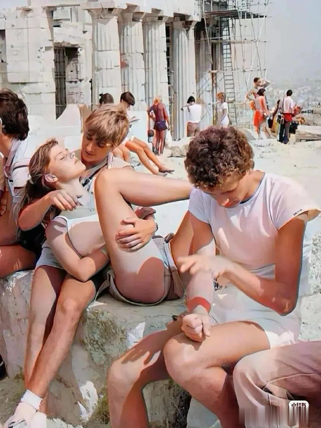 80年代的希腊广场真是时尚啊