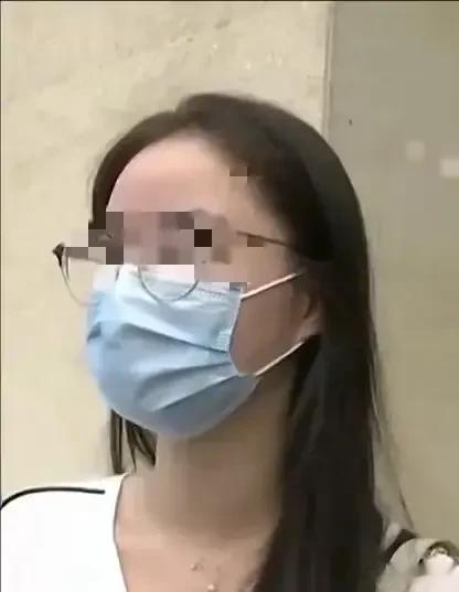 小鱼是一名新时代的女性，追求美好的现代生活，平时喜欢和姐妹们一起去逛街，吃烧烤，