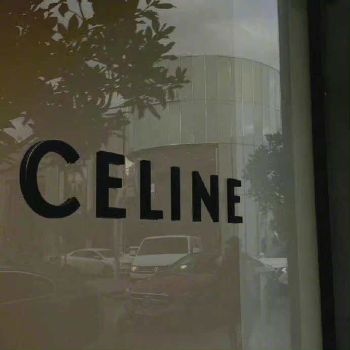 为什么不给我发消息，是因为你觉得自己不配吗？ ​​​