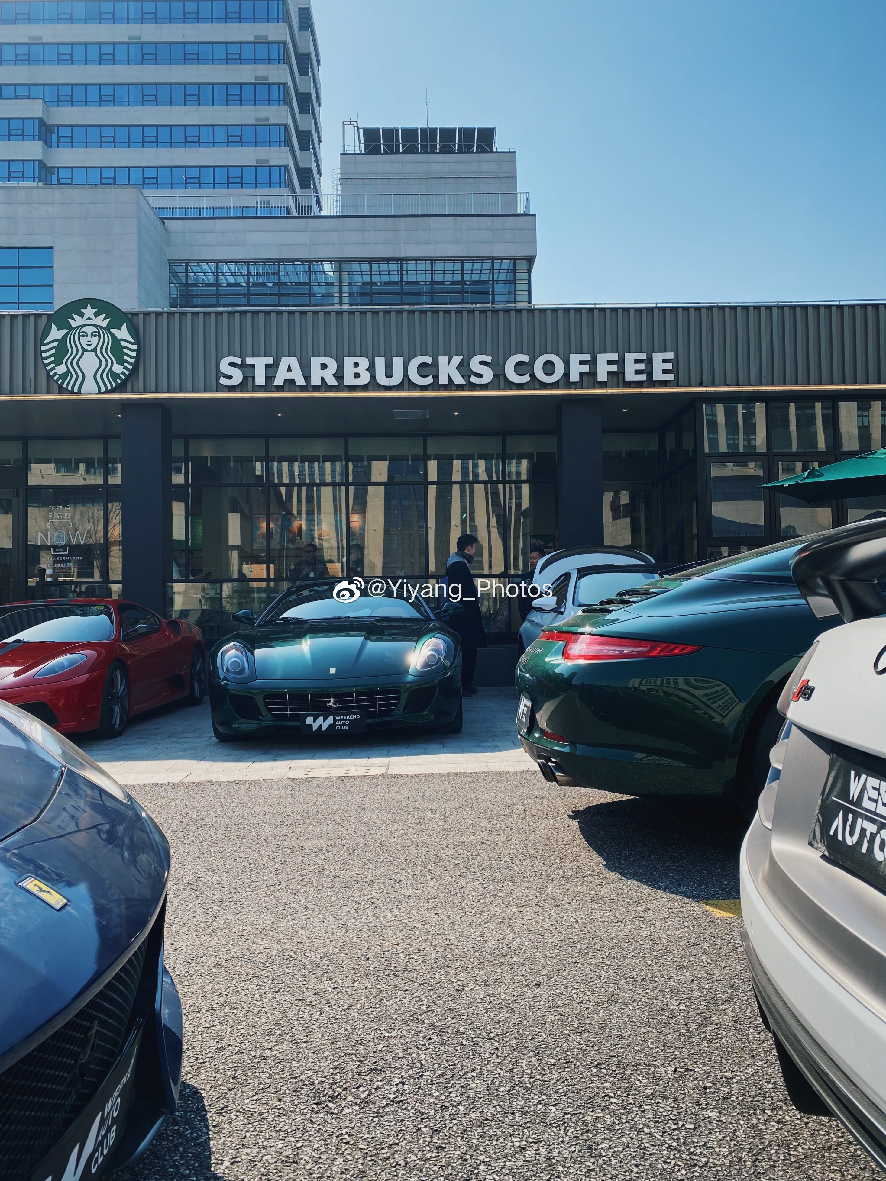 又到了最近遇到的一些车系列时间，昨天一早的Cars and Coffee，友好的