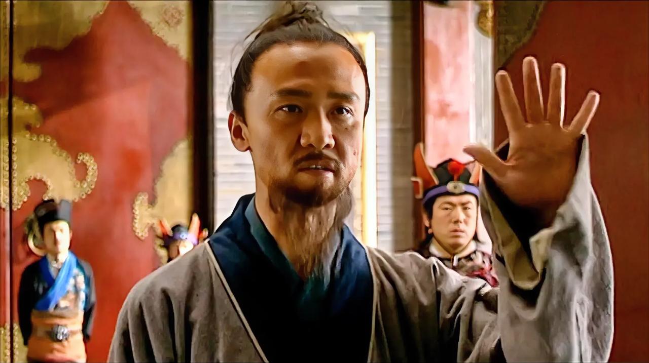 有一天，嘉靖皇帝让海瑞陪自己下棋，海瑞走了几步臭棋，皇帝很得意。可没过几分钟，皇