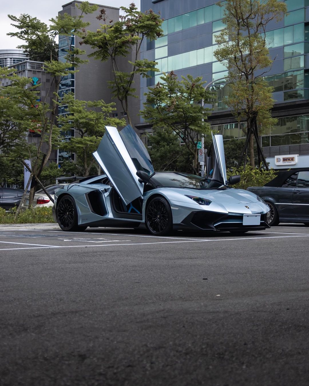 The Lamborghini Aventador SV Ip750 Roads