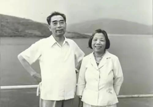 1925年～1976年，周恩来、邓颖超半个世纪的相识相依，是战友，是同志、是恋人