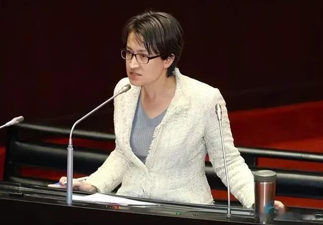 中共中央台办发言人7日受权宣布对“台独”顽固分子萧美琴实施制裁后几小时，台湾驻美