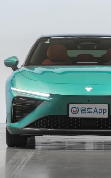 感觉比亚迪汉的前脸还没有哪吒s的好看。现在买比亚迪的人是真不少呀，不过我个人感觉