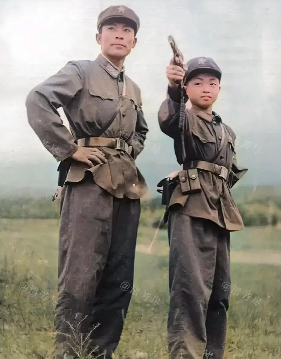 1977年，沈阳，10岁的金星一身军装，正在练习射击，很多人不知道，金星还有过这