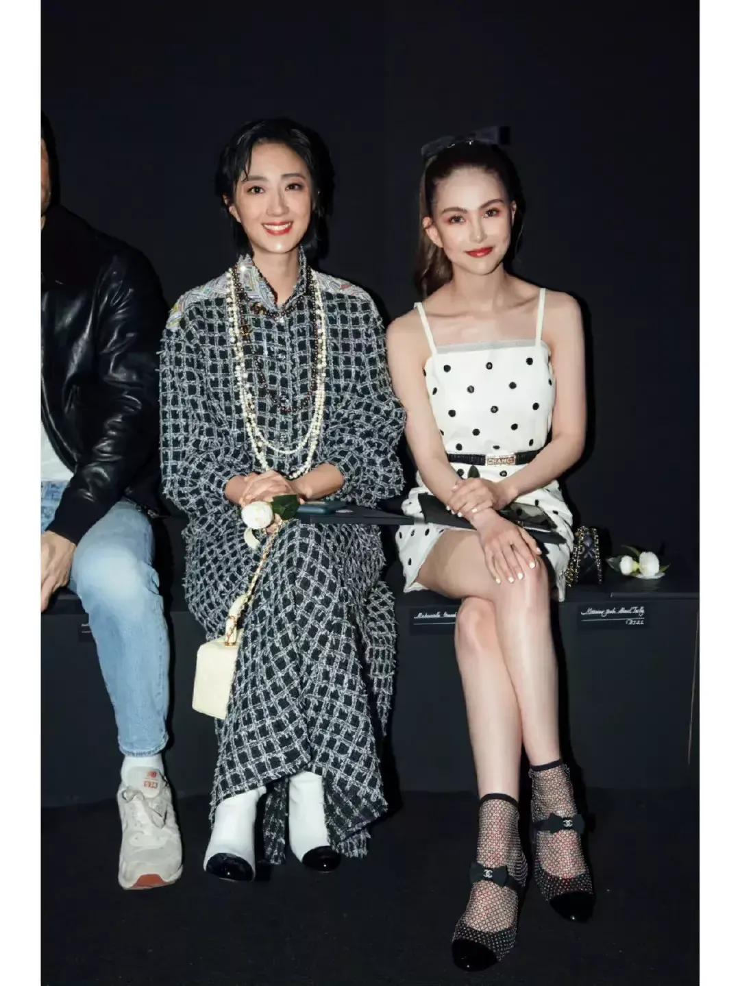 昆凌太漂亮了，生了三个孩子还能少女感十足，年轻真好恢复得快。

昆凌唯一的缺点是