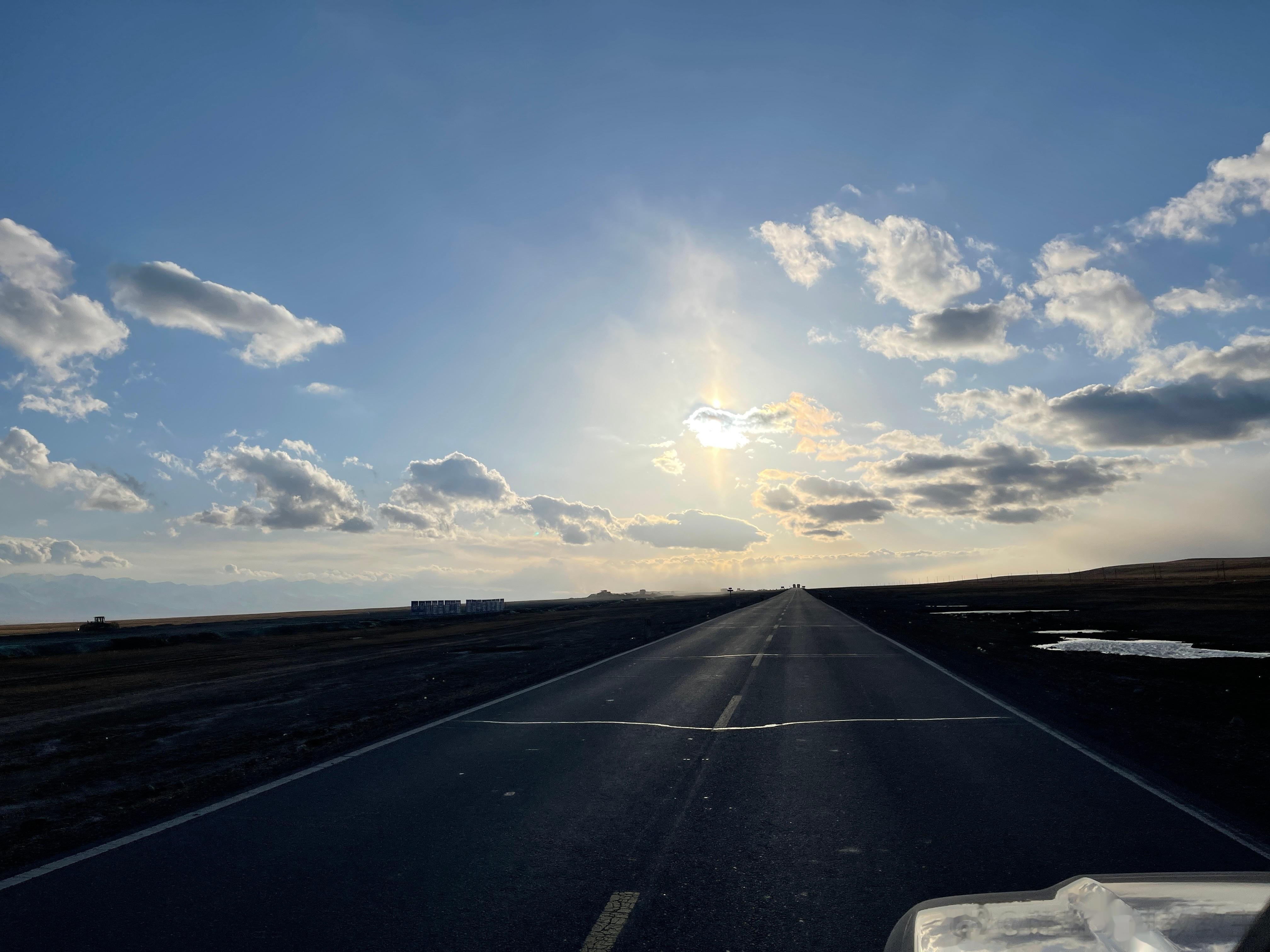 雪山森林草原湖泊。 ​​​