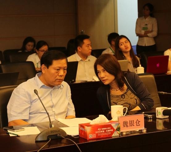 赢了一辈子的董明珠，做梦都想不到自己会栽在一个修车仔的手里，她前脚才刚击碎了个手
