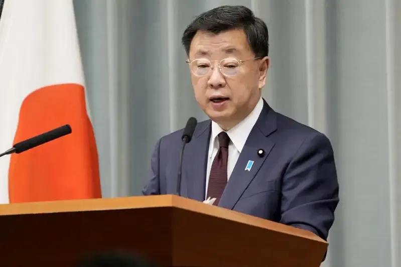 抓了小日子的间谍，小日子还急眼了！
要求我们必须、尽快、强烈要求、立刻放人！小日