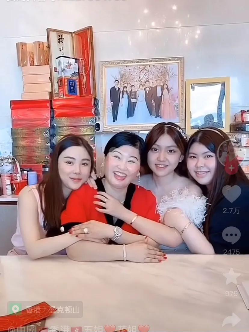 曾经这位妈妈是世界上最幸福的妈妈，她是海南的大善人，女儿和女婿都很孝顺，经常带着