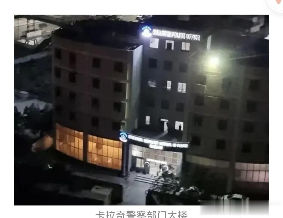 巴基斯坦警察大楼遇袭

2月17日晚，巴基斯坦最大城市卡拉奇的一栋高级警官办公大