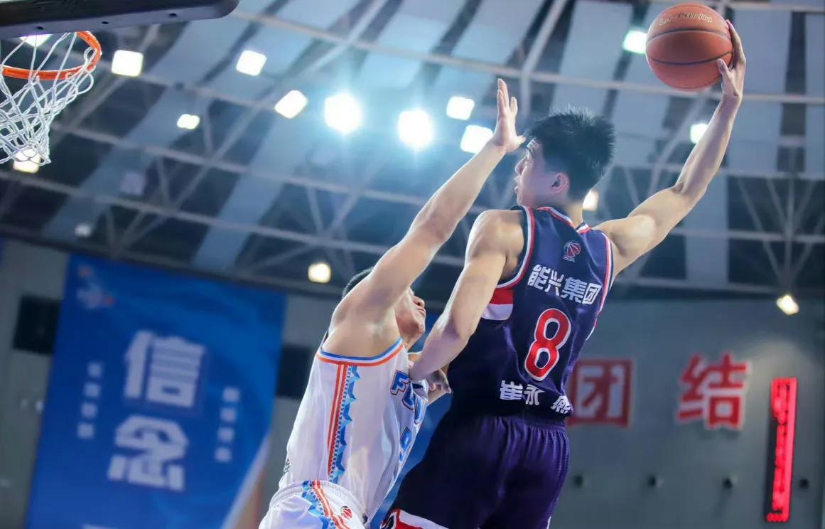 崔永熙32分创新高 入选人才库后更亮眼

CBA常规赛，广州男篮以115比100