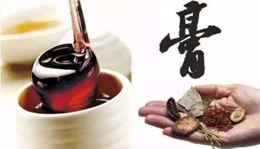 秋梨膏的制作:
秋梨膏据说是宫廷里的秘方，从唐代开始成为了御用养生之品，一直到了