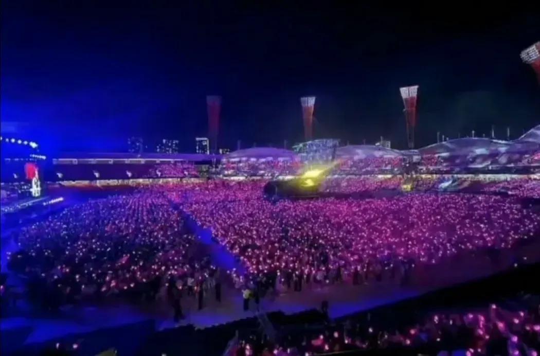 周杰伦因为多唱一首歌悲罚20万，他才不在乎，实力宠粉，悉尼的粉丝好幸福。

周杰