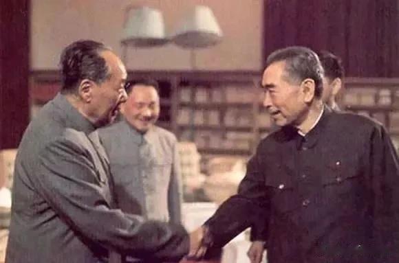 1974年5月29日，两位伟人的最后一次握手和合影，令人泪目！
