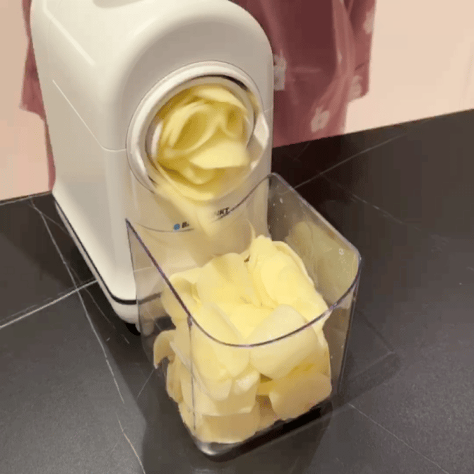 真的好方便a………感叹一下（厨艺好喜欢自己切的忽略）再也不用担心切洋葱碎辣眼睛了
