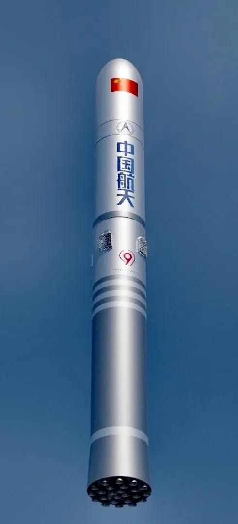 “全村的希望”又有变数！
图中是去年珠海航展上的长九，一级为24台推力240吨的