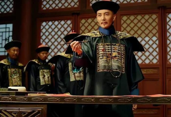 康熙平定三藩之后，与众臣祝贺，高士奇当众诵念祝文，"三藩平，西南宁。五省烟尘，七