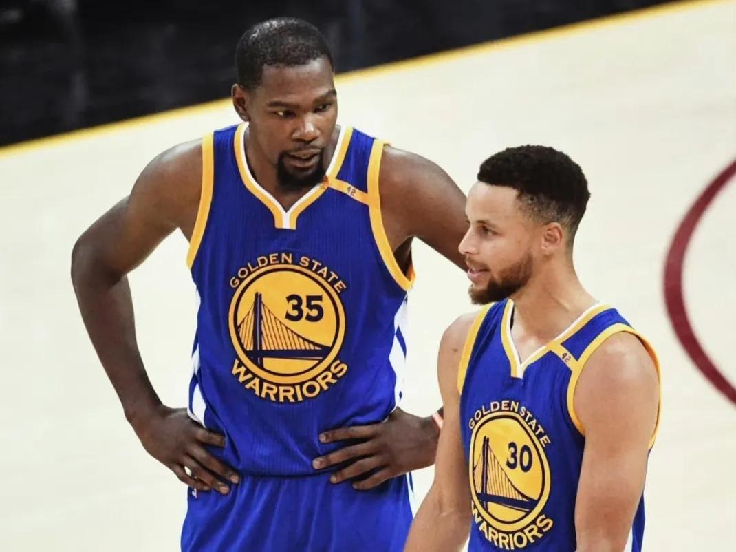 “巴士司机”并不成立 杜兰特和水花是互相依赖

去年勇士夺得NBA总冠军，巴克利