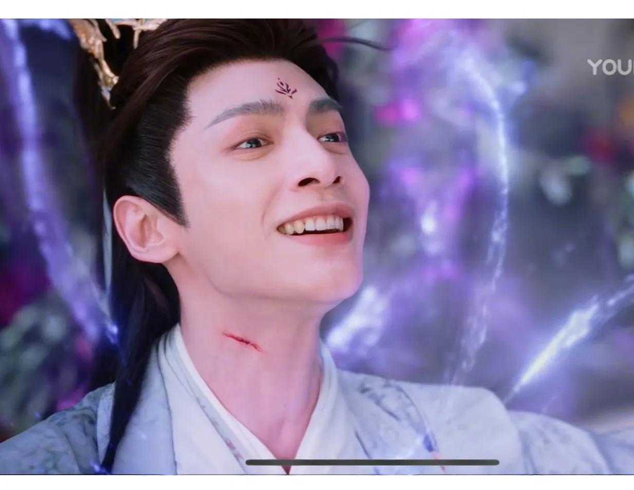 第一次见明星的牙齿上热搜，罗云熙实惨！

4月8号这一天罗云熙再一次登上热搜，这