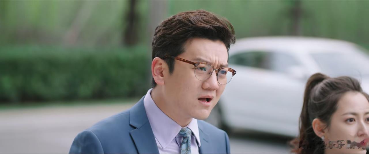 


拿着3000块钱的实习工资，坐着劳斯莱斯去上班，是什么体验？这一段太搞笑了