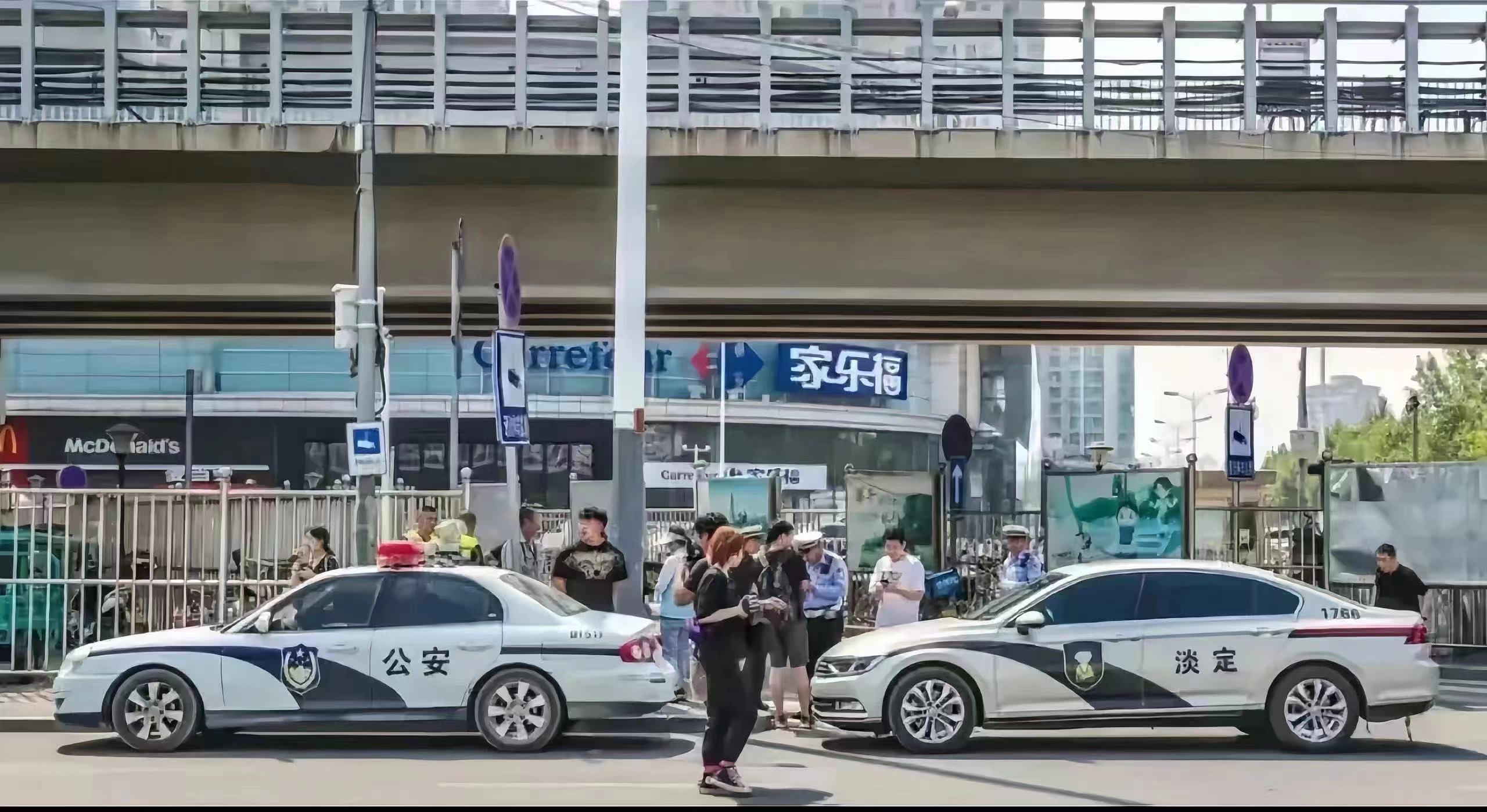 论谁比谁更淡定？ ​​​